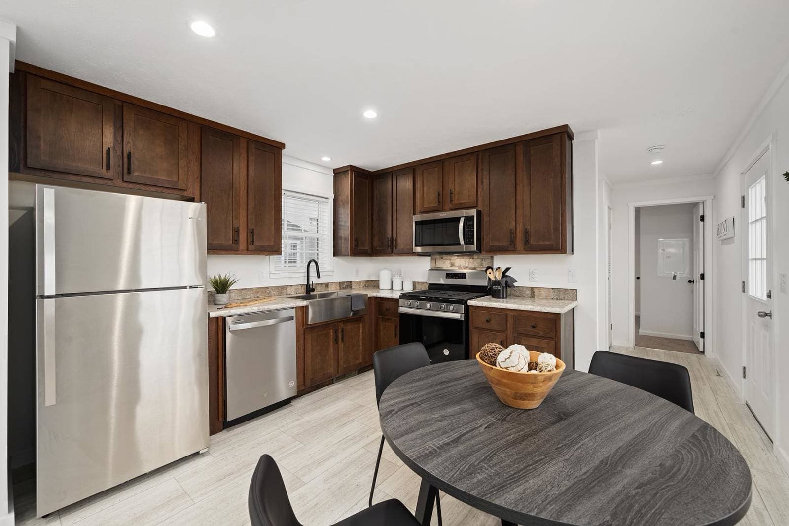 East point - affinity kitchen home features