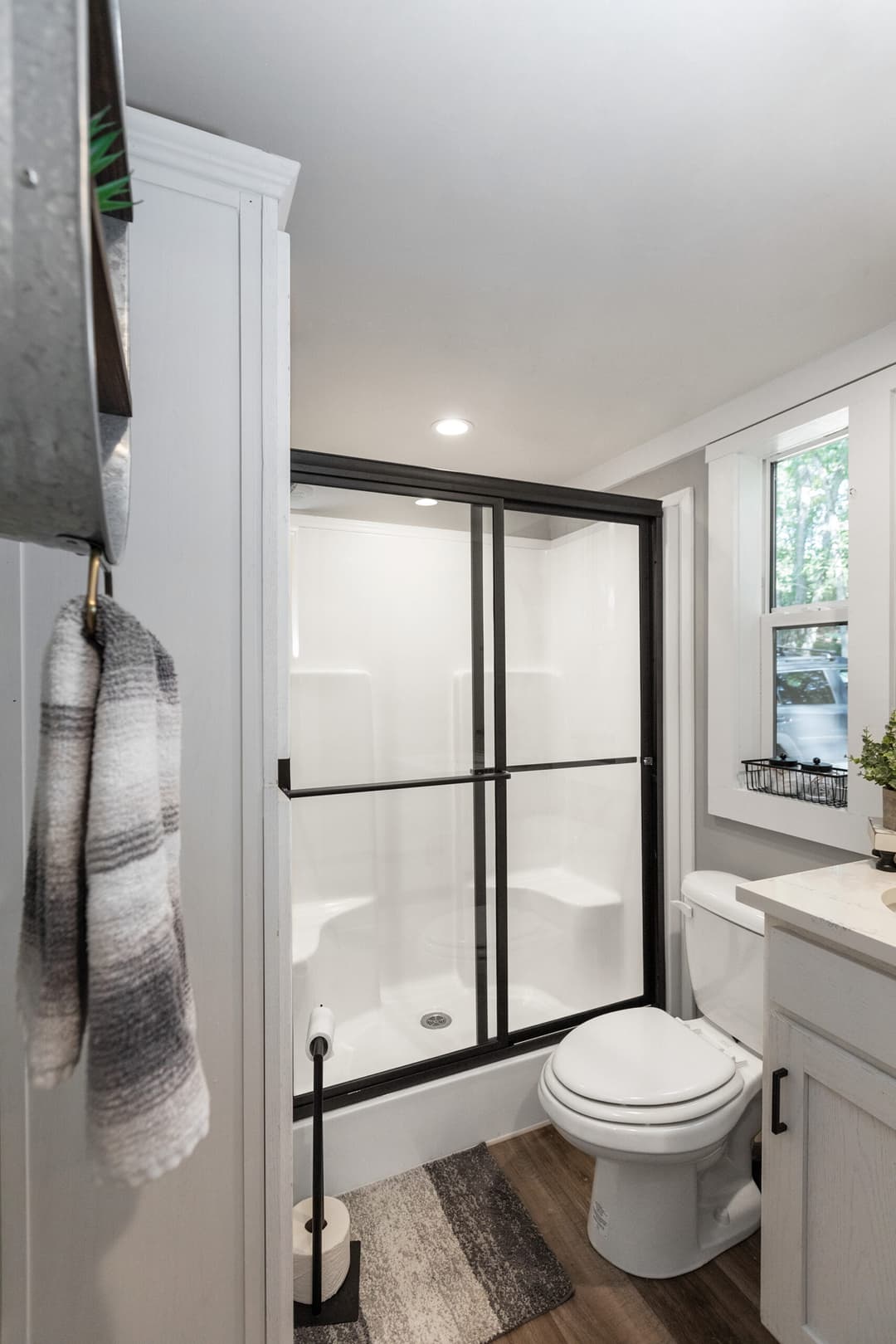Desoto bathroom home features