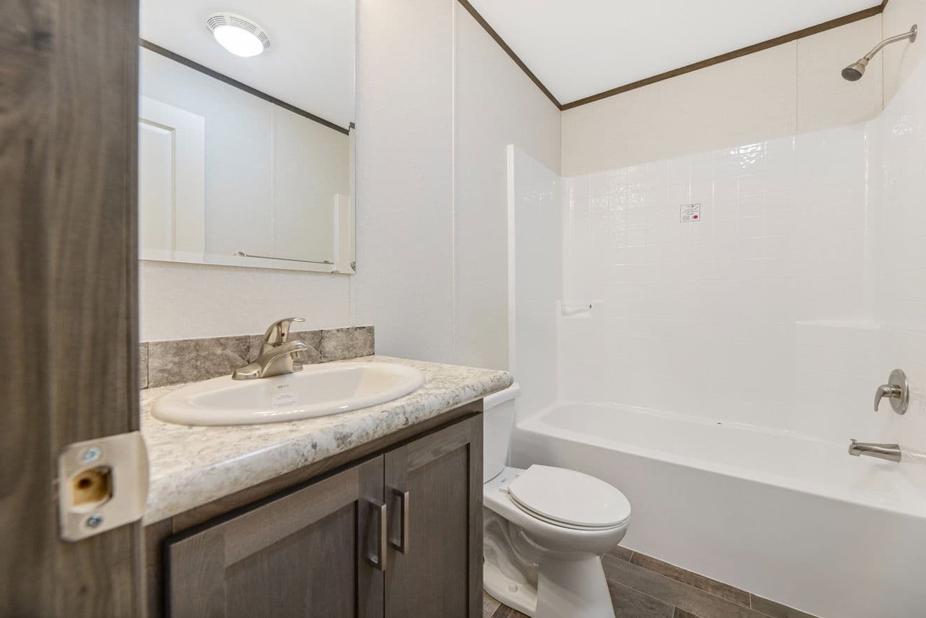 Vista 193500 bathroom home features