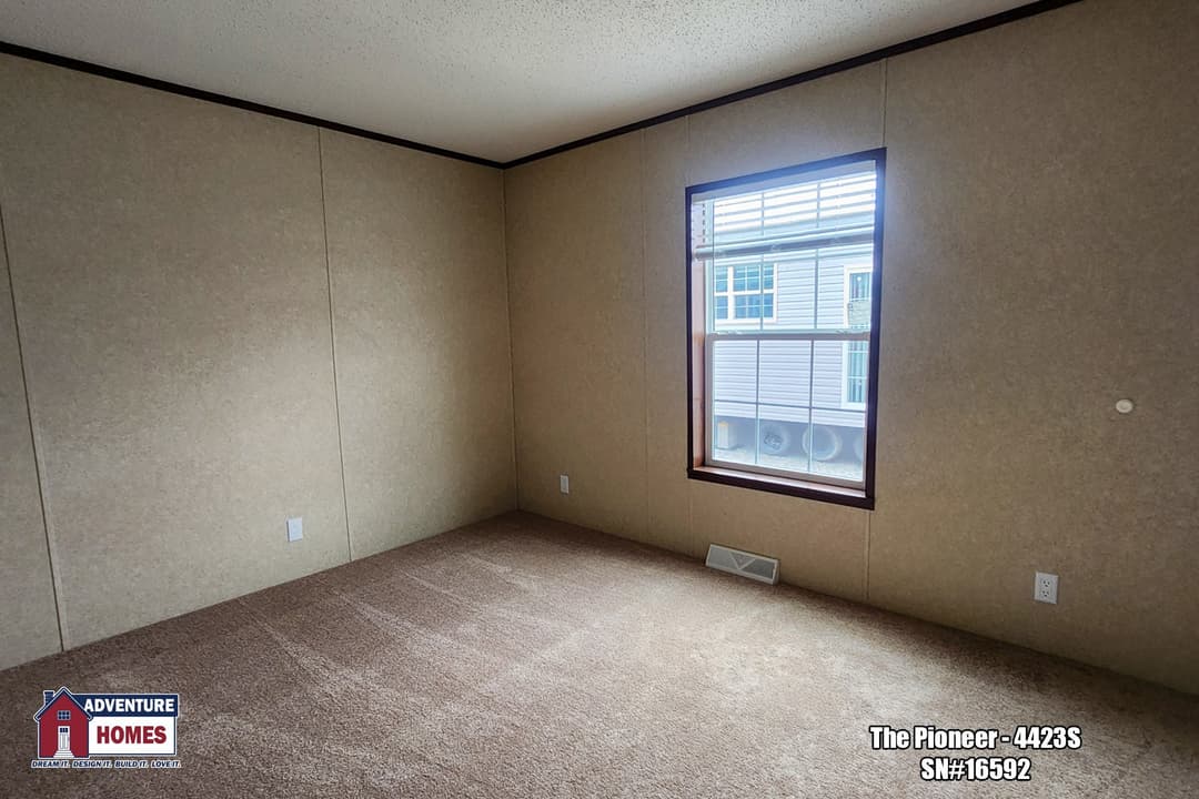 Pioneer | 4423s bedroom home features