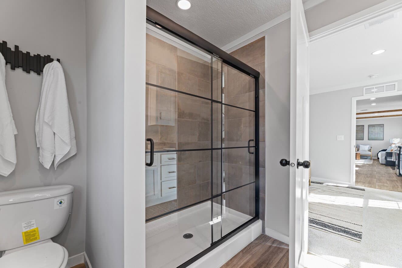 Helix 16763n bathroom home features