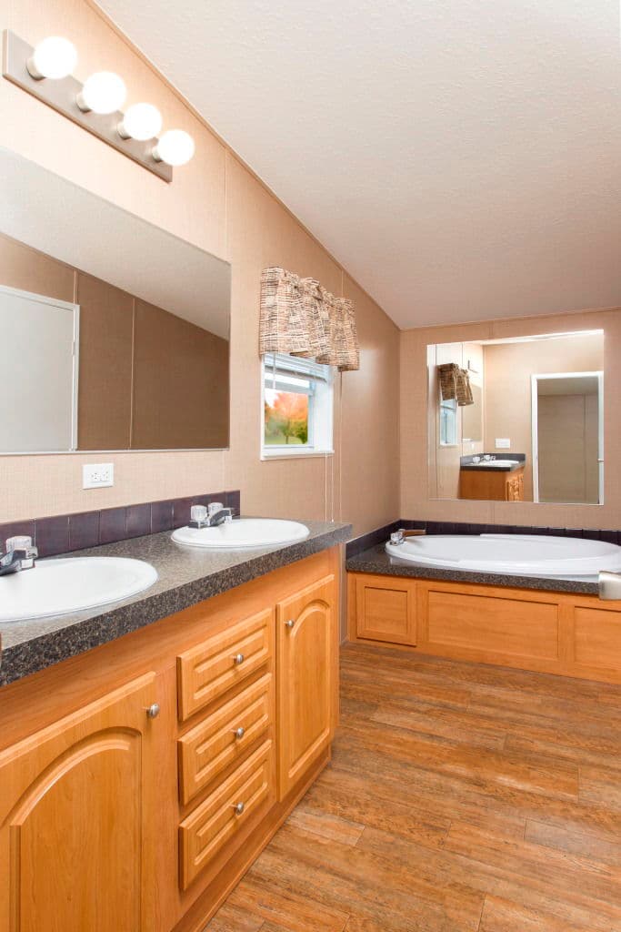 Peyton 2852 3 br with den bathroom home features