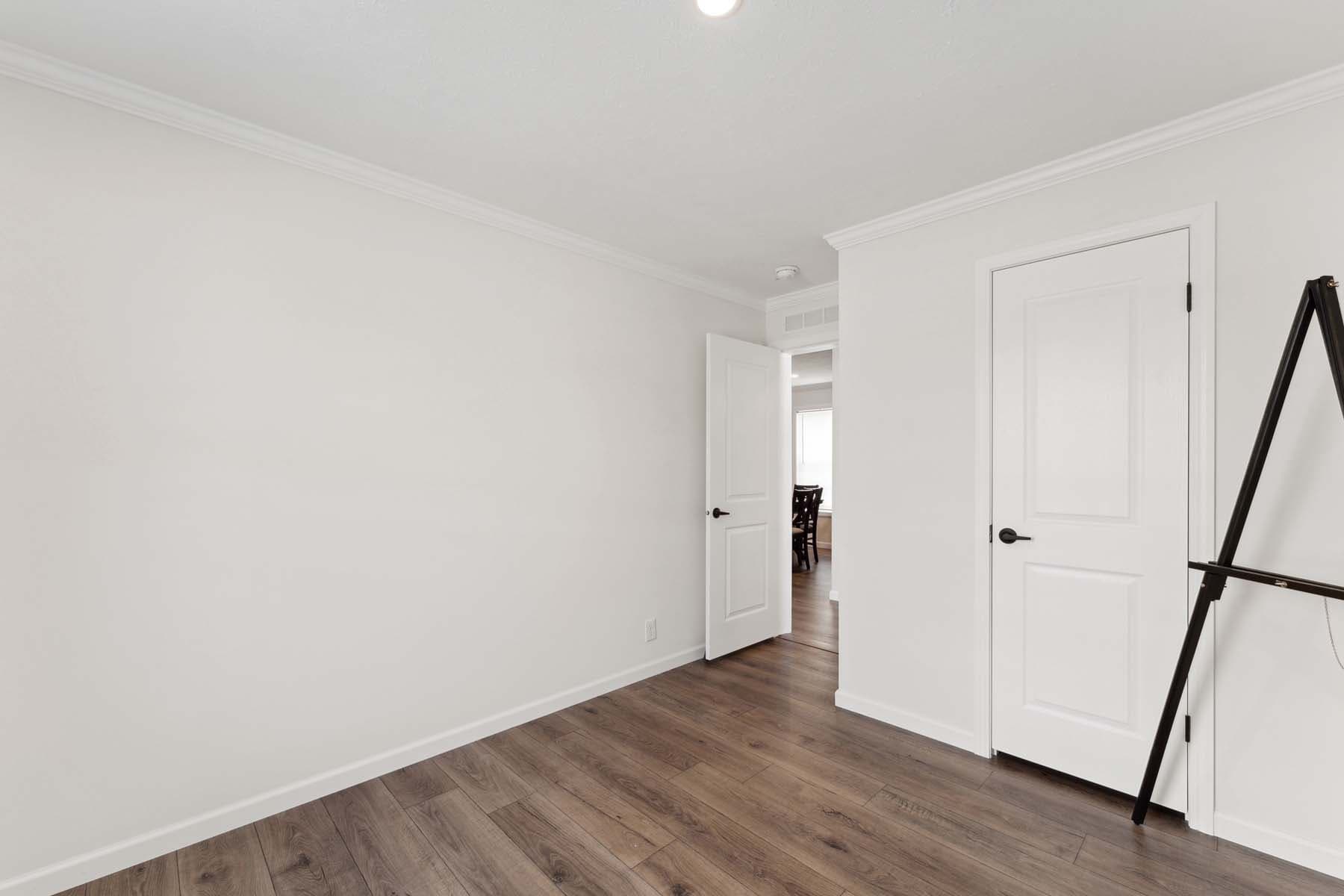 Sunlight 1493 bedroom home features