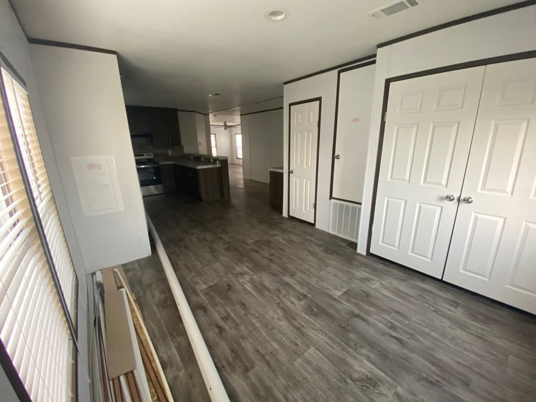 Pinnacle 28523f interior home features