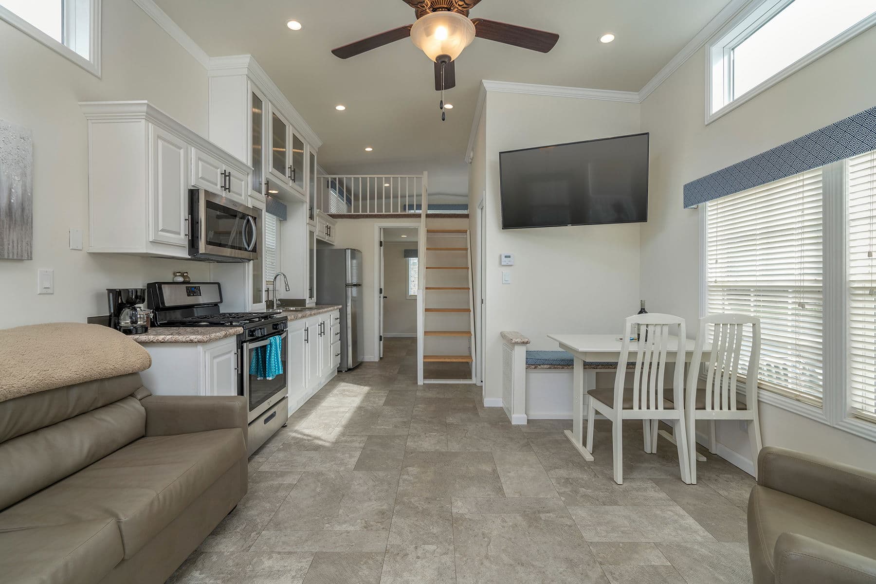 Shore park 4111 interior home features