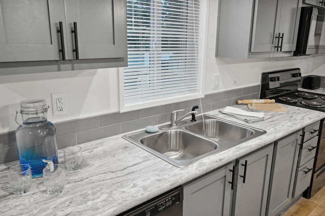 Millcreek 4400-6 kitchen home features