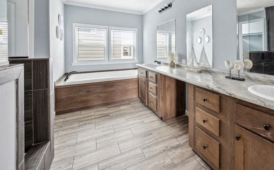 Kb-3246 presley bathroom home features