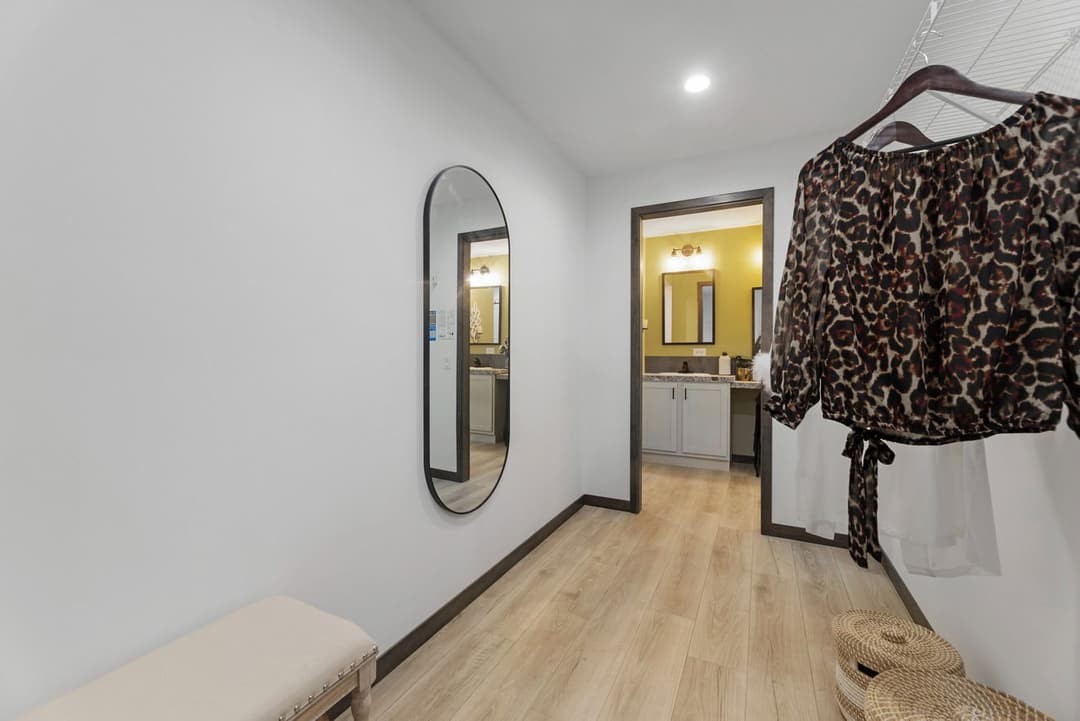 Houghton 24036 interior home features