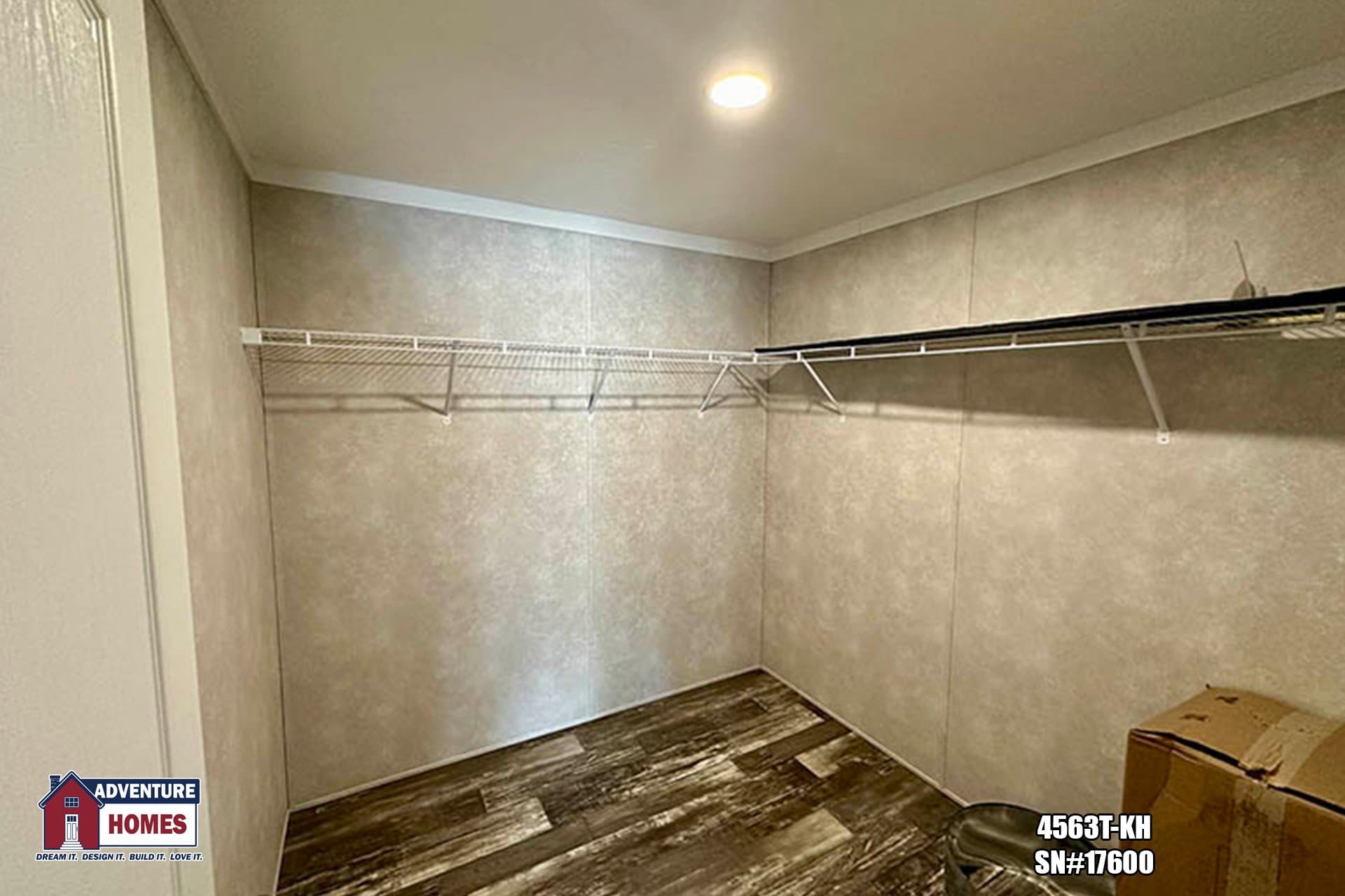 4563t-kh interior home features