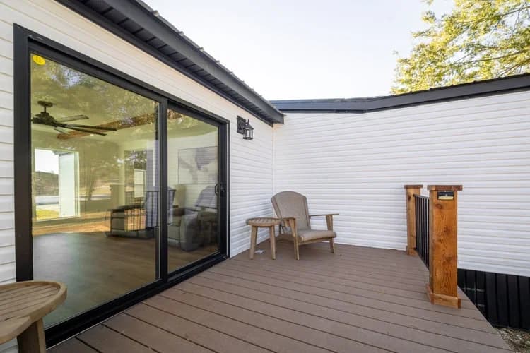 Sky harbor 2.0 exterior home features