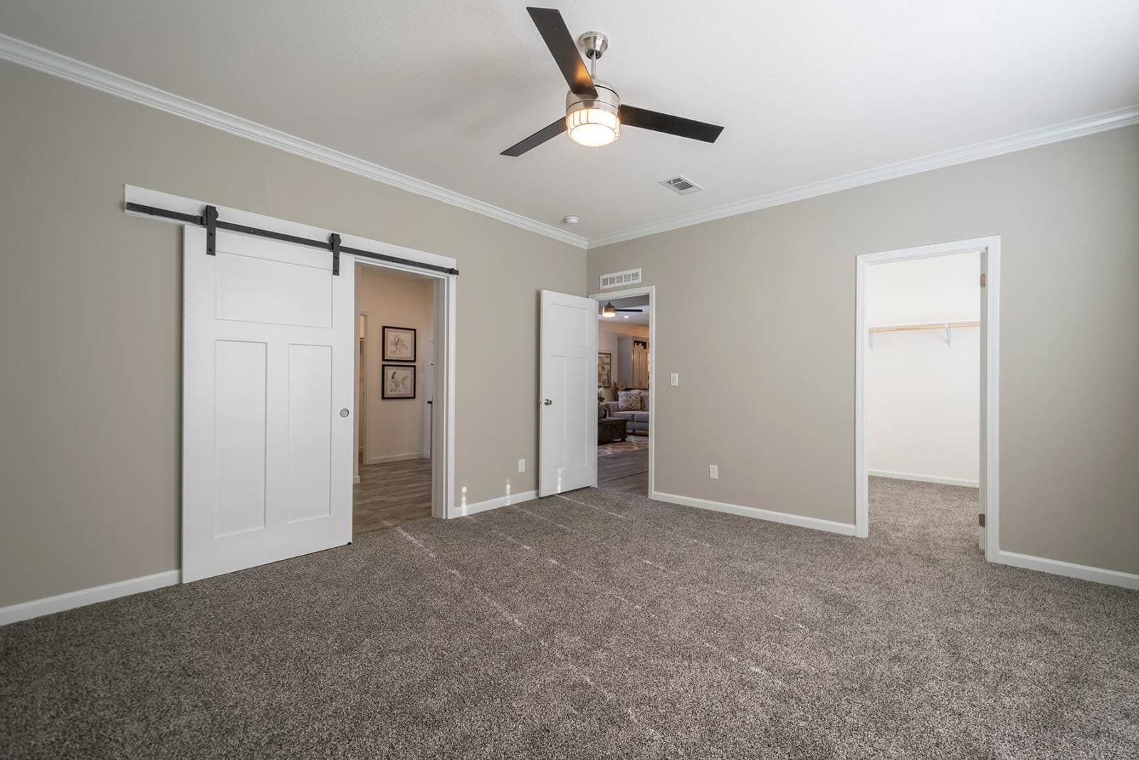 Innovation 3268c bedroom home features