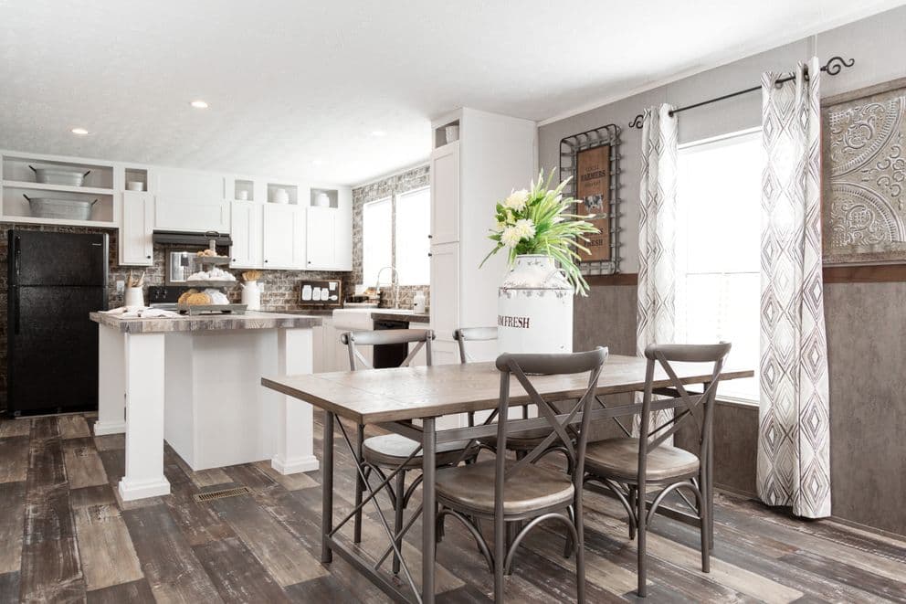 Tradition 76c kitchen home features