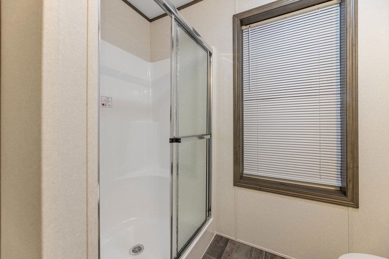 Vista 193500 bathroom home features