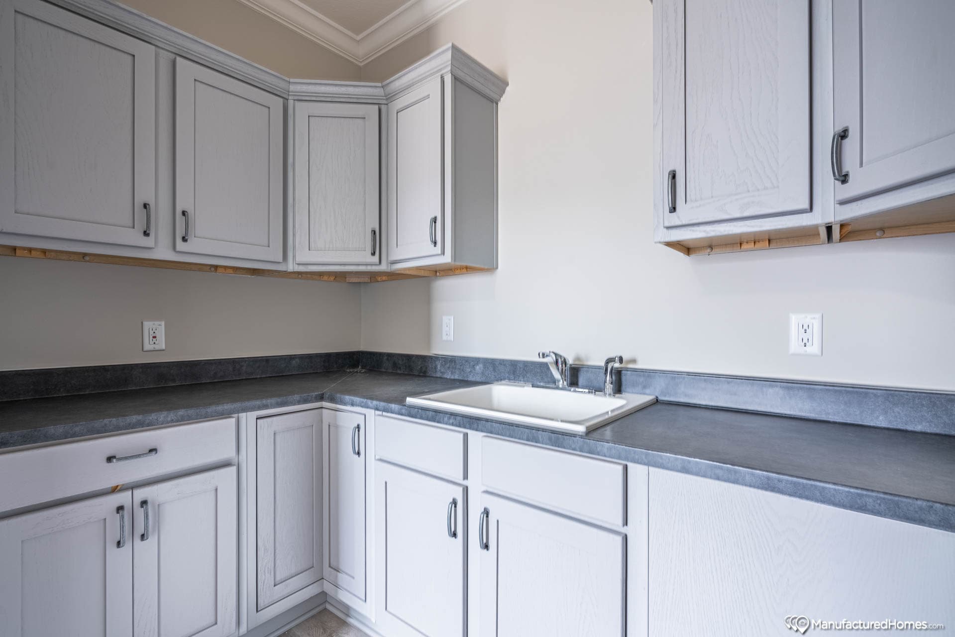 Ashley kitchen home features