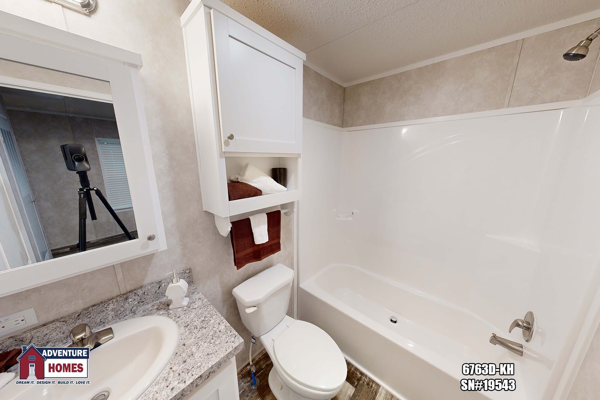 6763d-kh bathroom home features