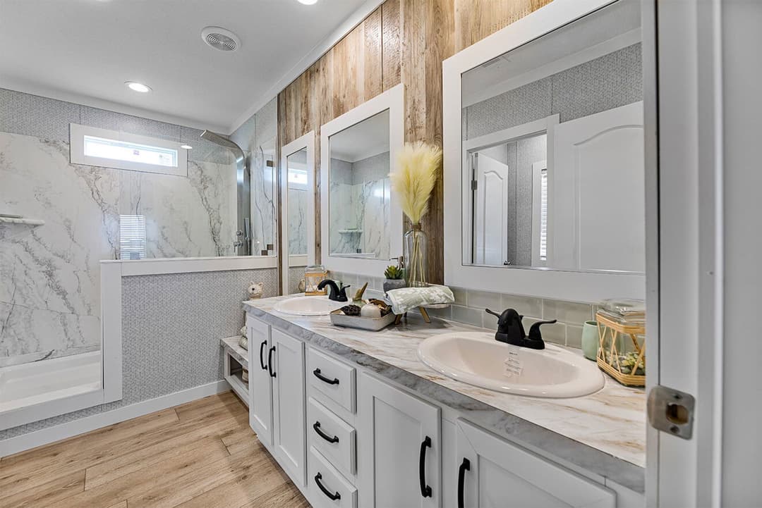 Sheridan 52 28523s bathroom home features