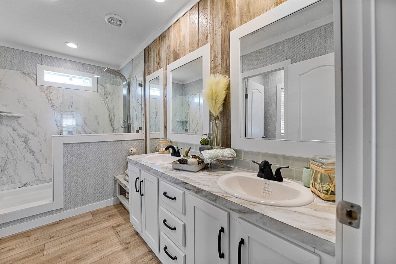 Sheridan 52 28523s bathroom home features