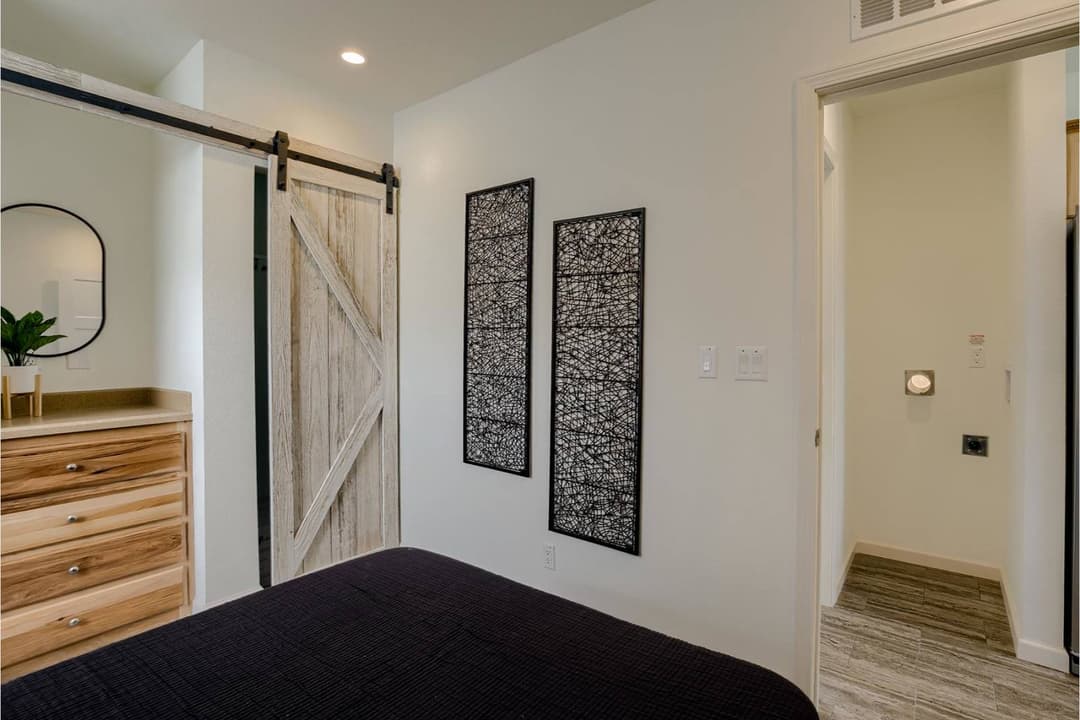 Urban cottage bedroom home features