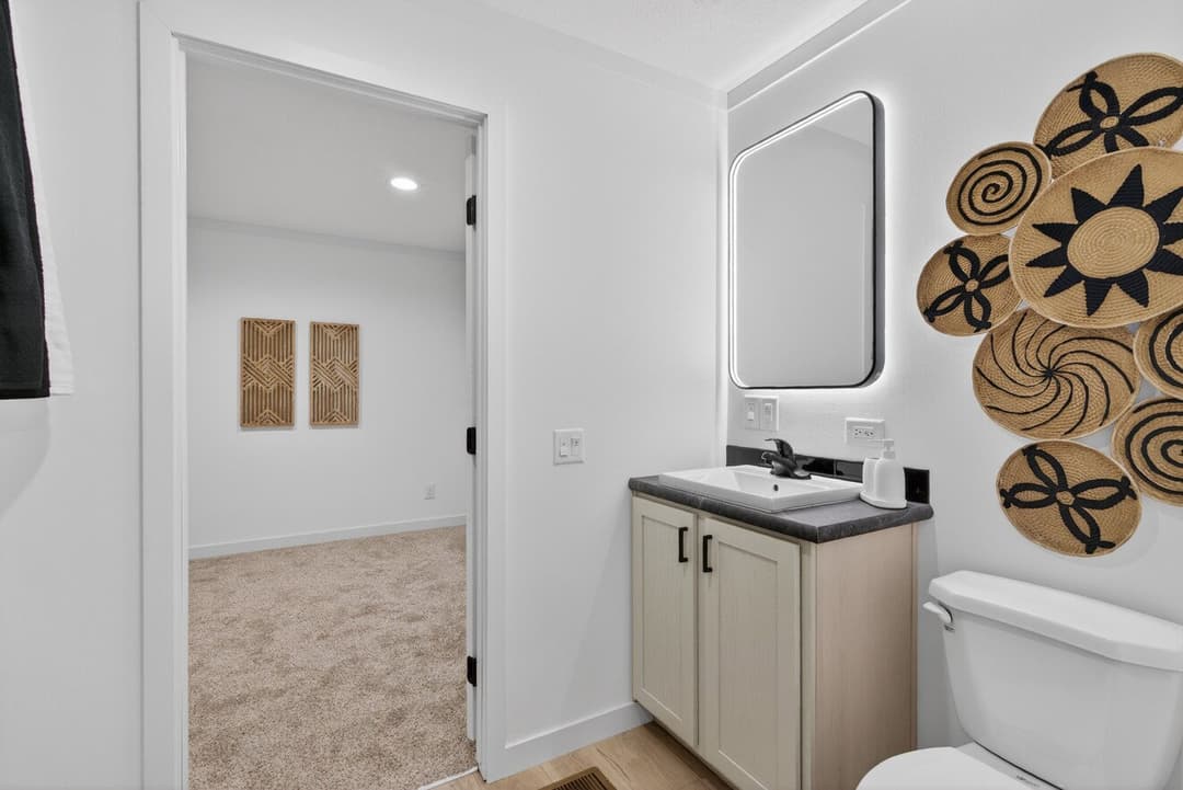 Aura 28644n bathroom home features