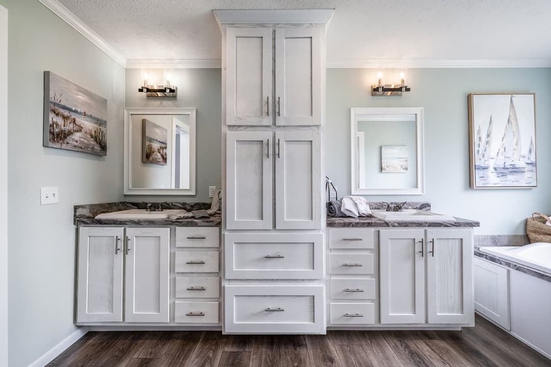 Upshaw bathroom home features