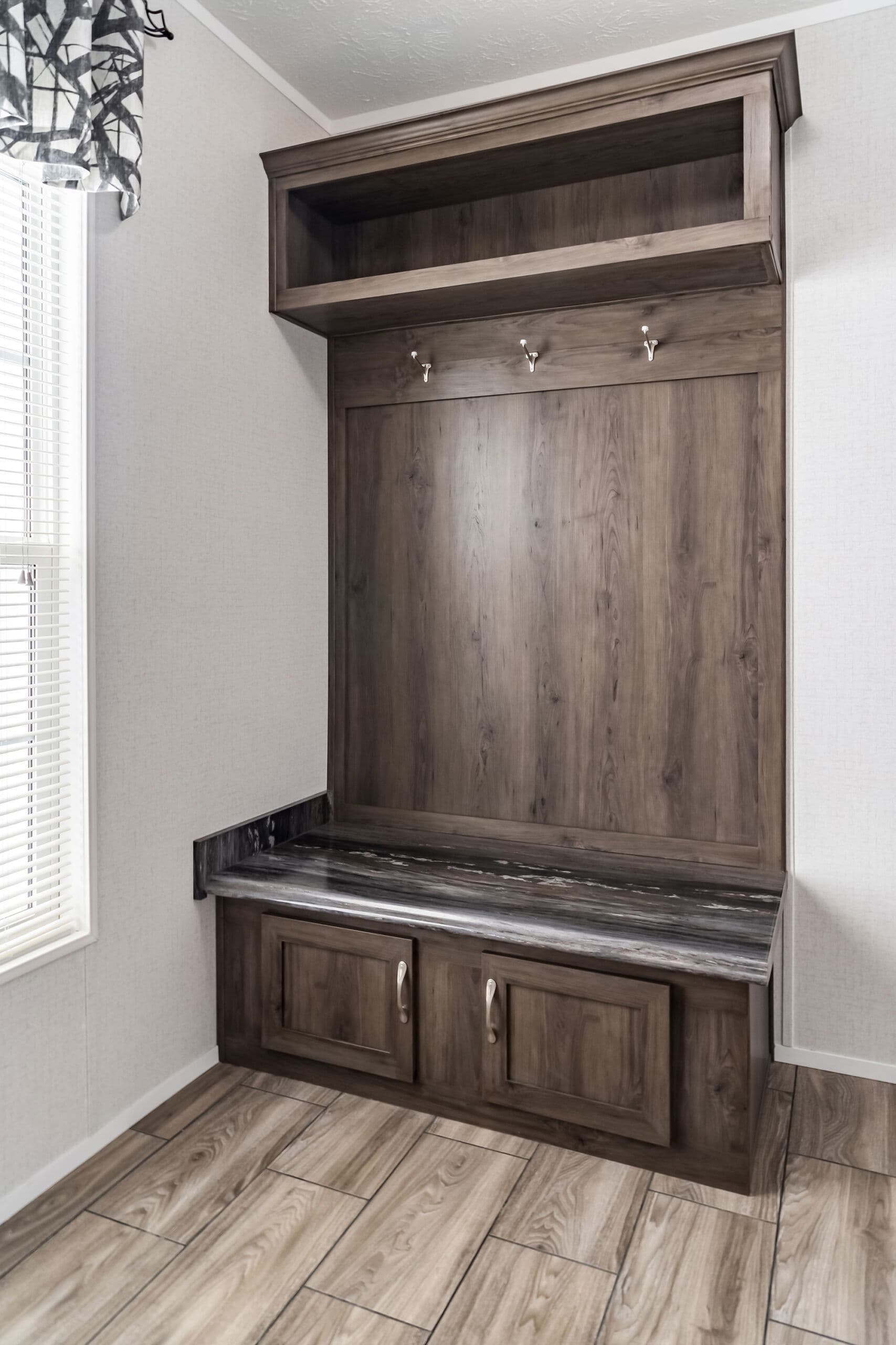 Md-41-32 interior home features