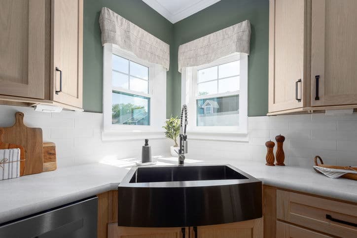 Meadowbrook 32361a kitchen home features