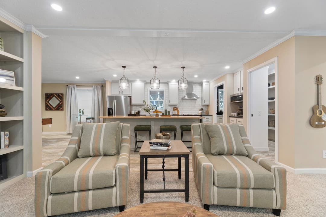 Ives 24033 interior home features