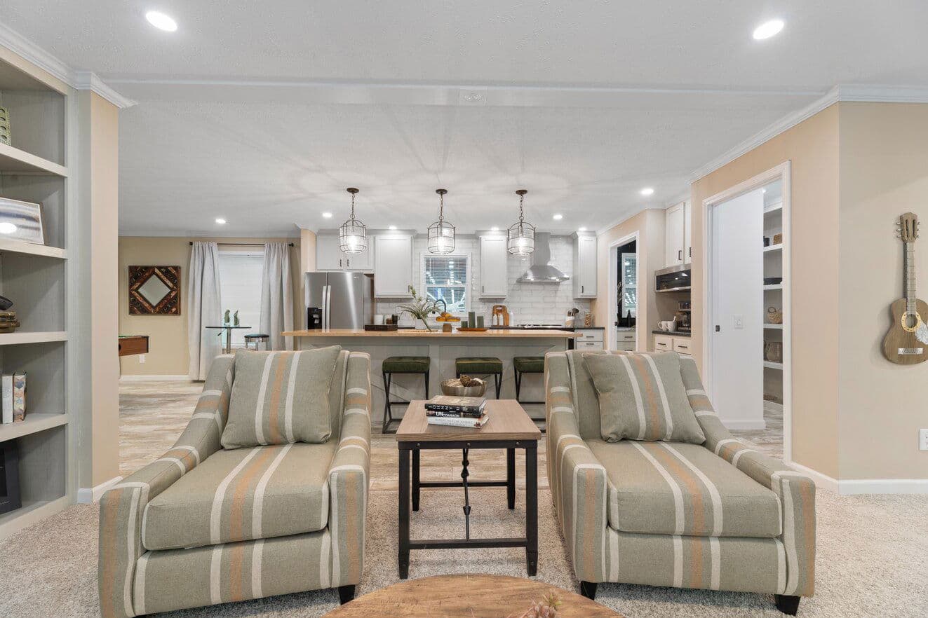 Ives 24033 interior home features