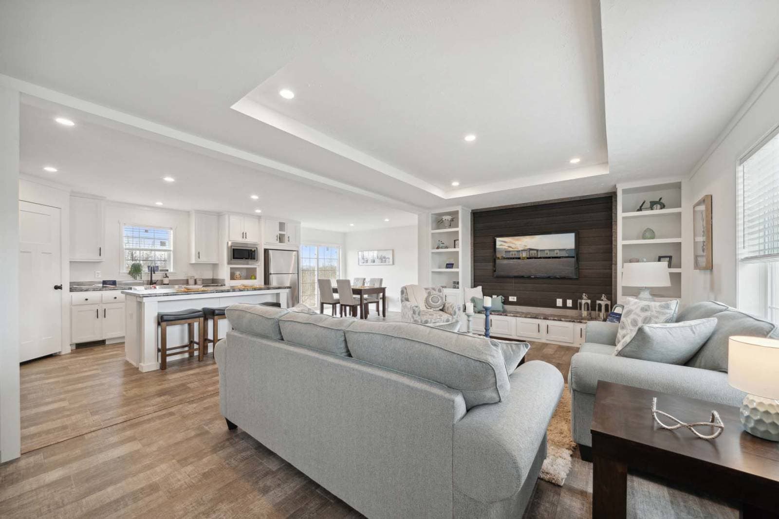 Pursuit interior home features