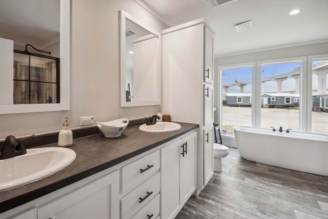 The desire bathroom home features