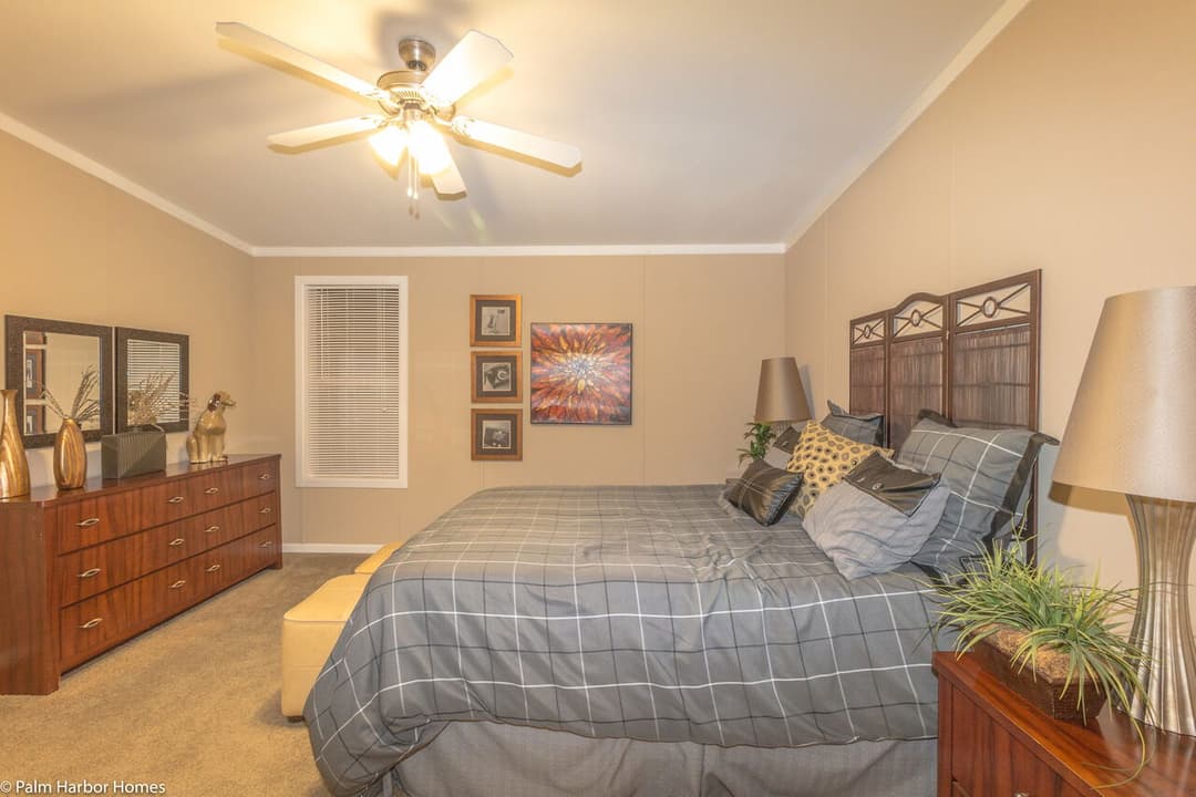 Pelican bay 30683a bedroom home features