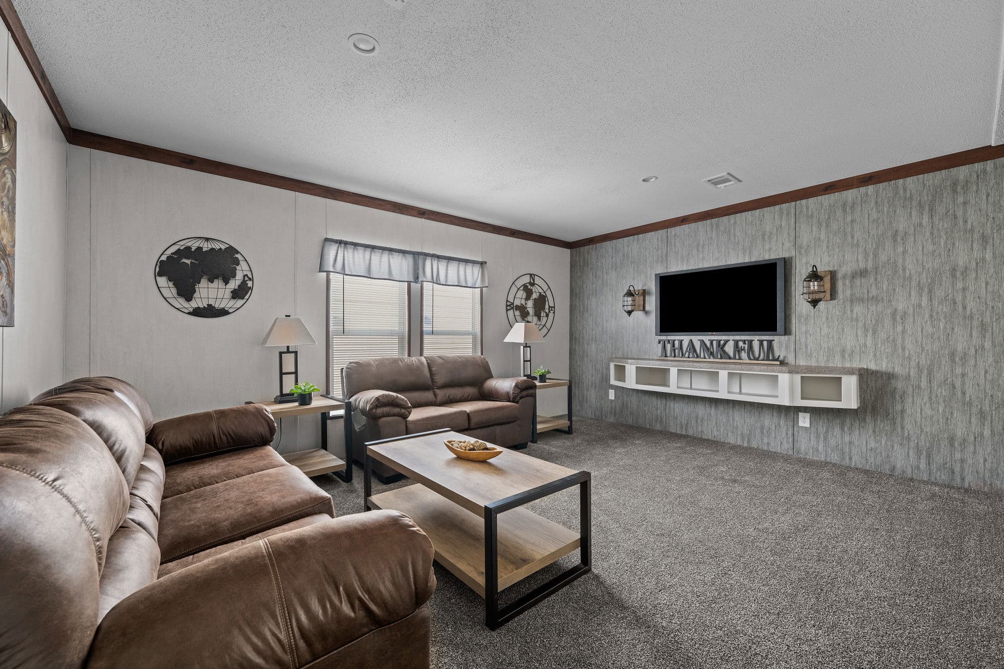 Nitro quatro interior home features