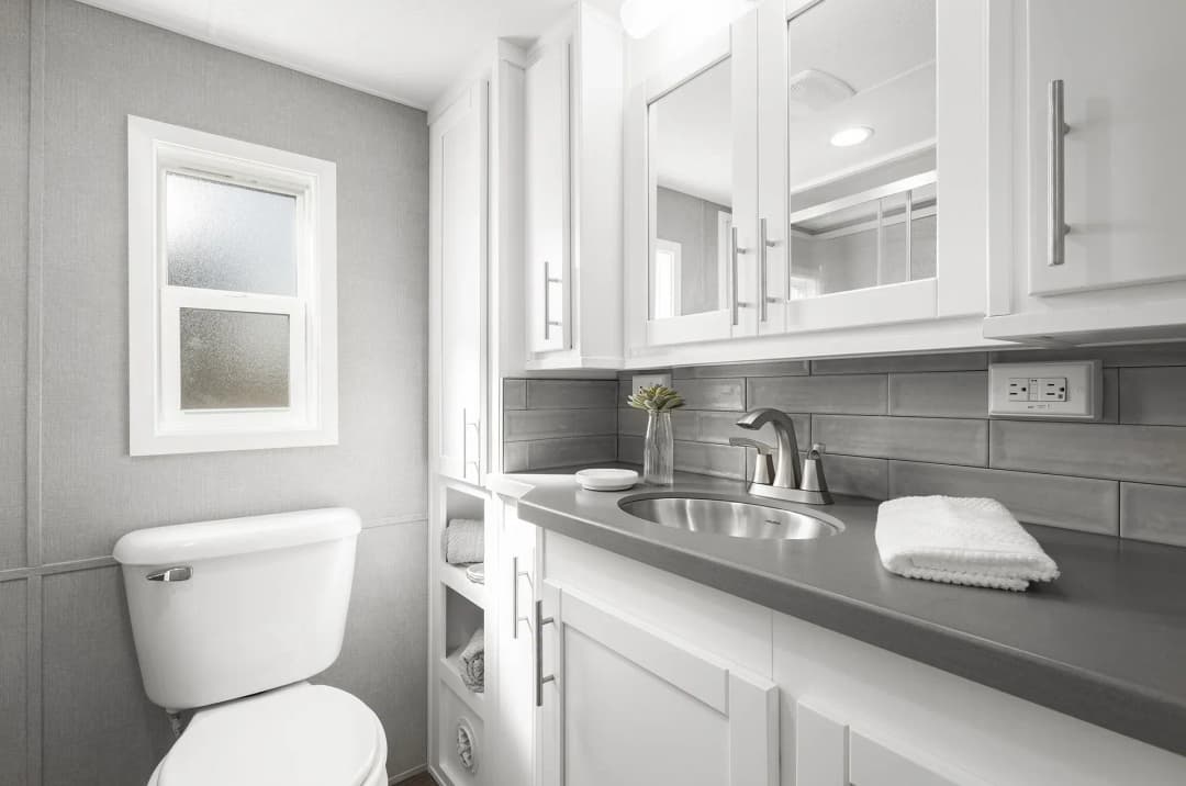 Eldorado 9043 bathroom home features