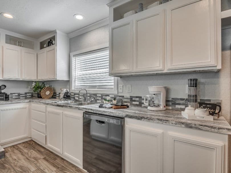 Emerald 28483a kitchen home features