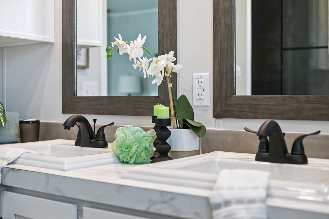 Valor 16763n bathroom home features