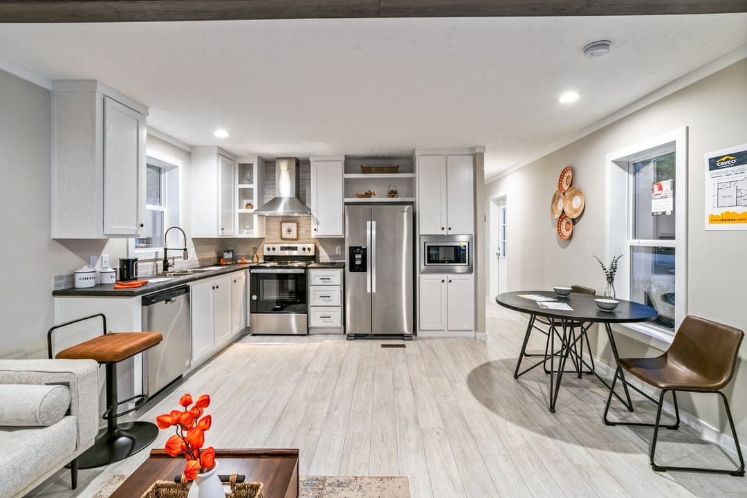 Urban 16462u interior home features