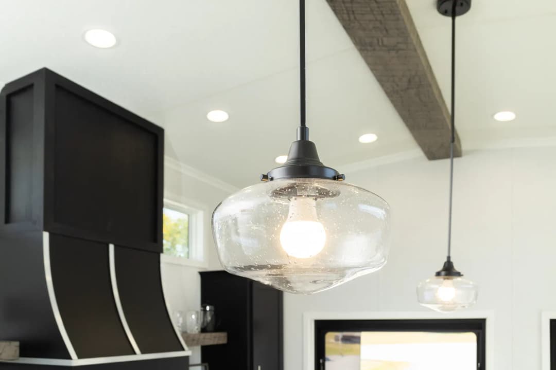 Island 6430p interior home features