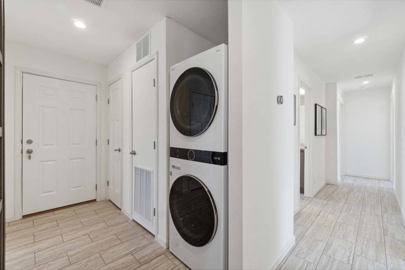 Aurora-e interior home features