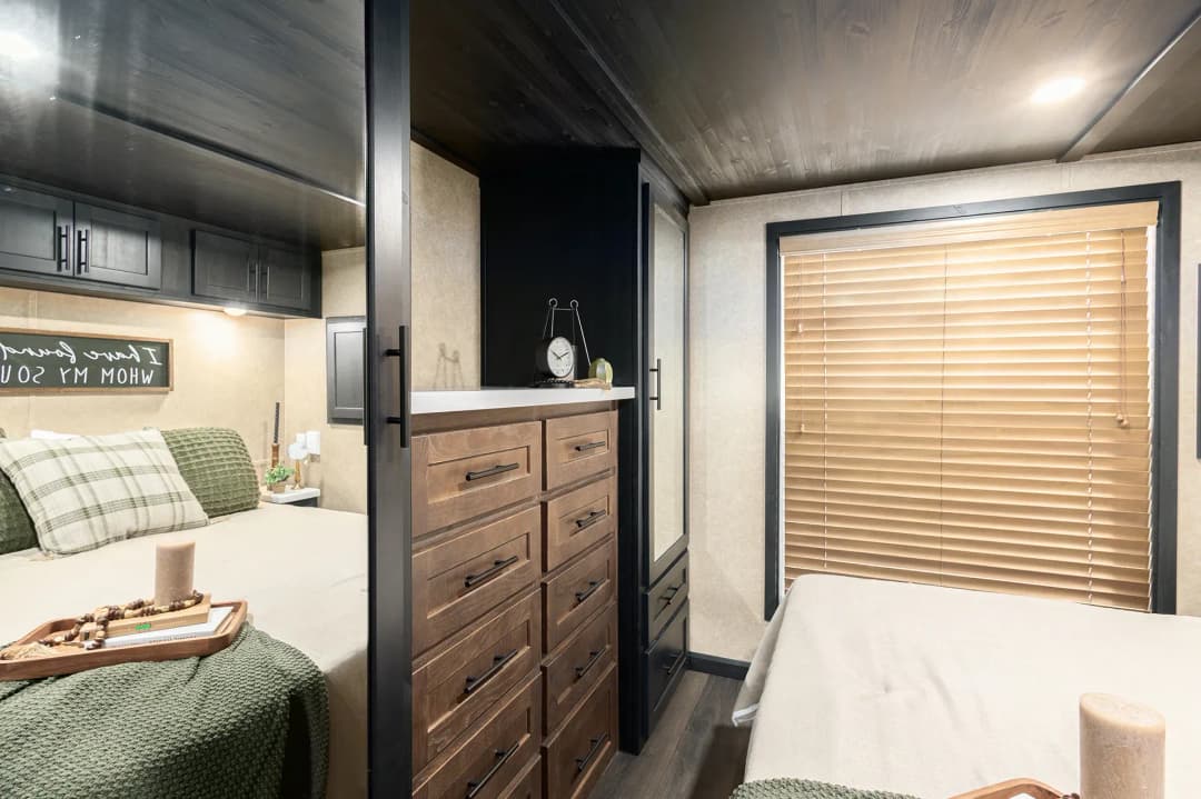 Eldorado 9001 bedroom home features