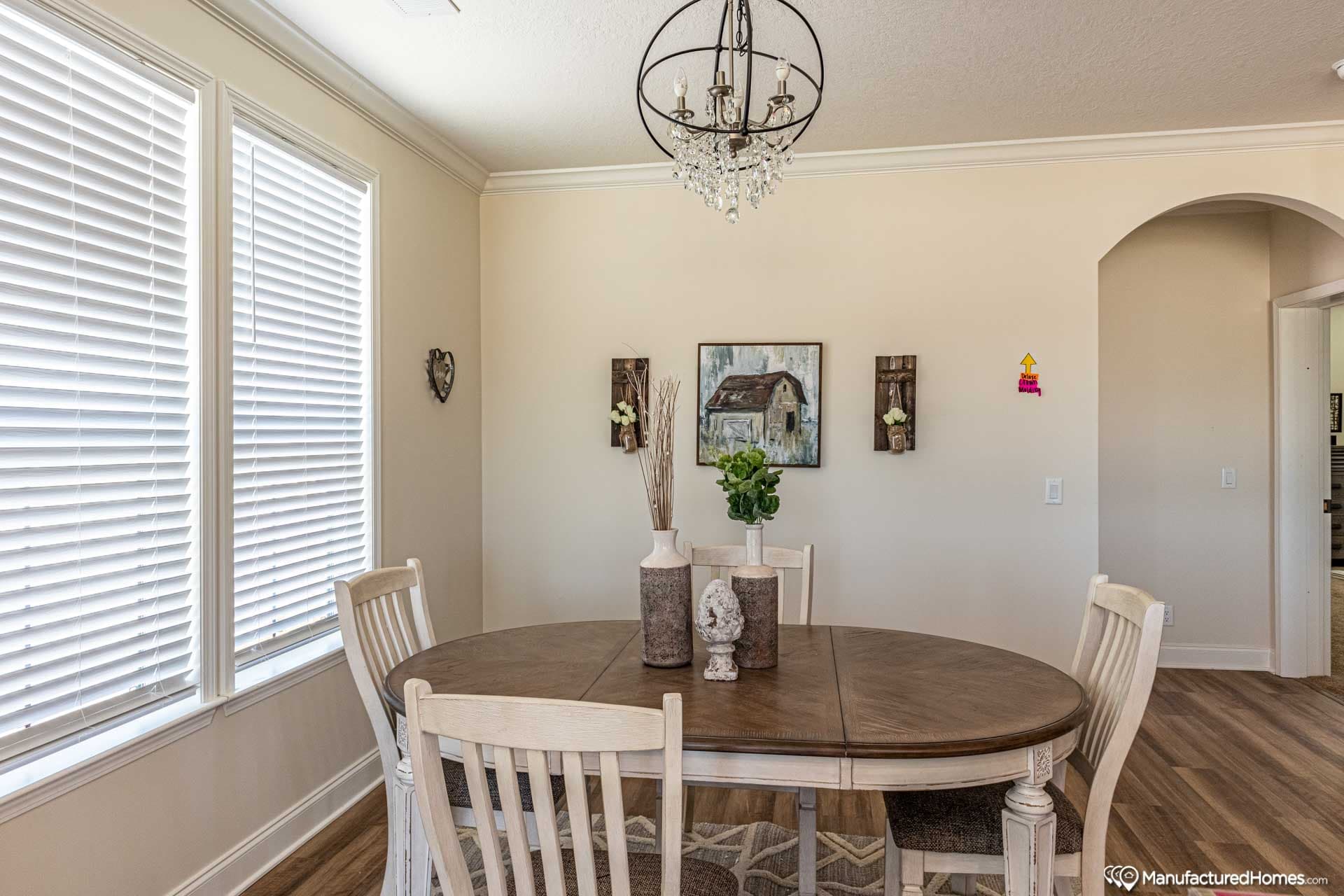 Azalea i interior home features