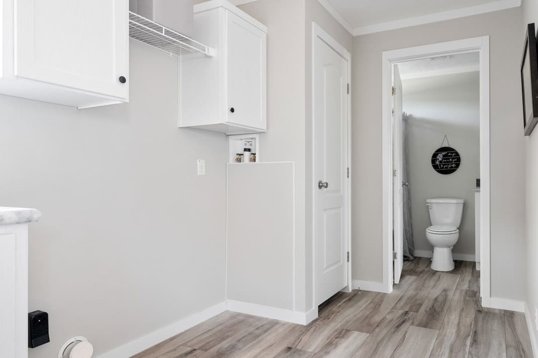 Champ 28563t bathroom home features