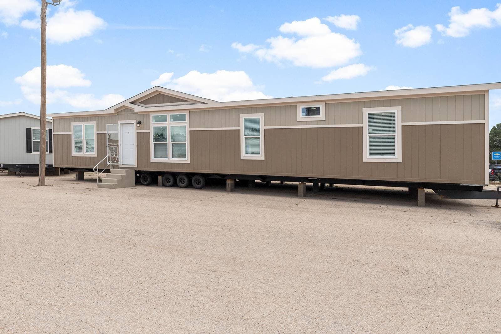 Titan extreme 3266d [the vegas] exterior home features