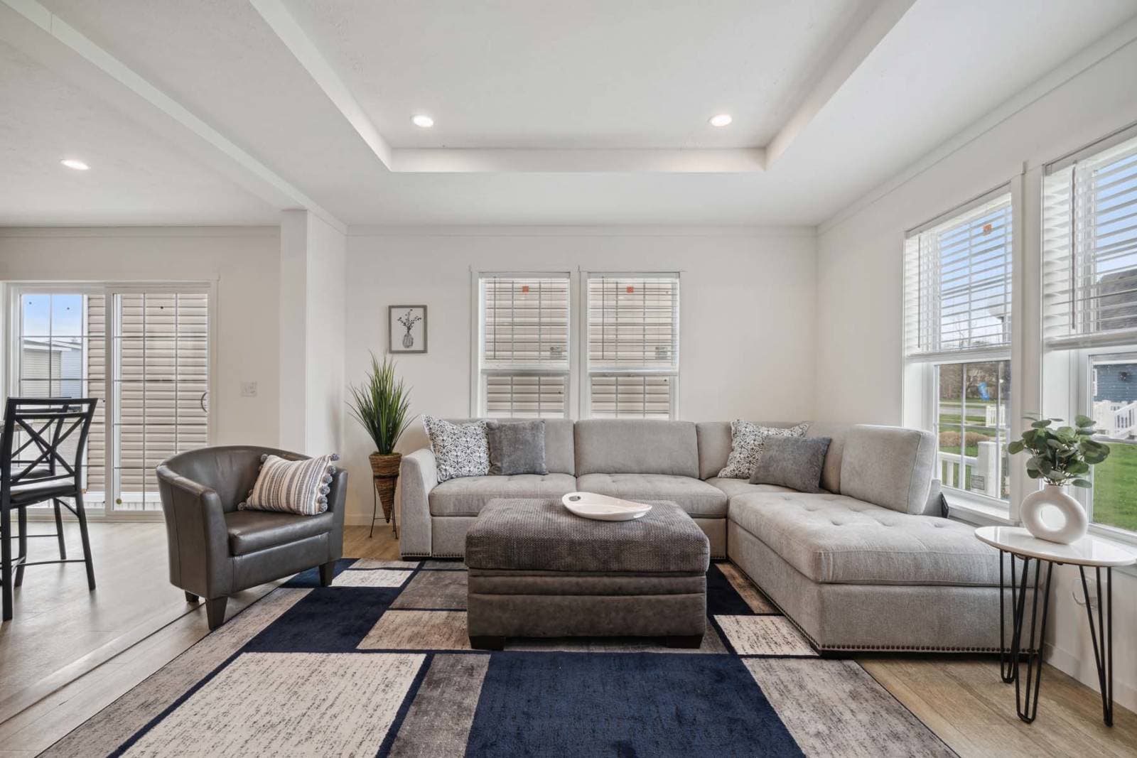 Encore interior home features