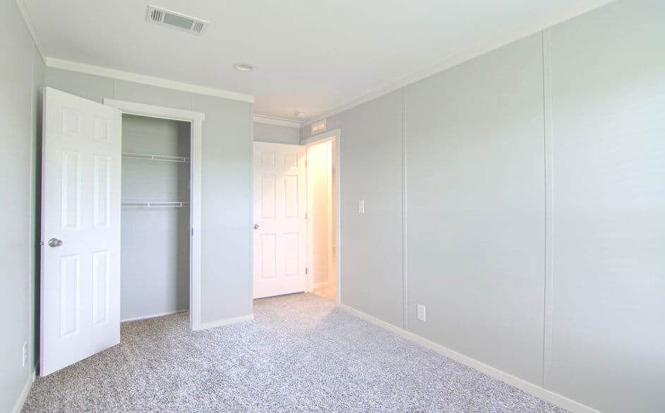 Trailblazer t76b bedroom home features