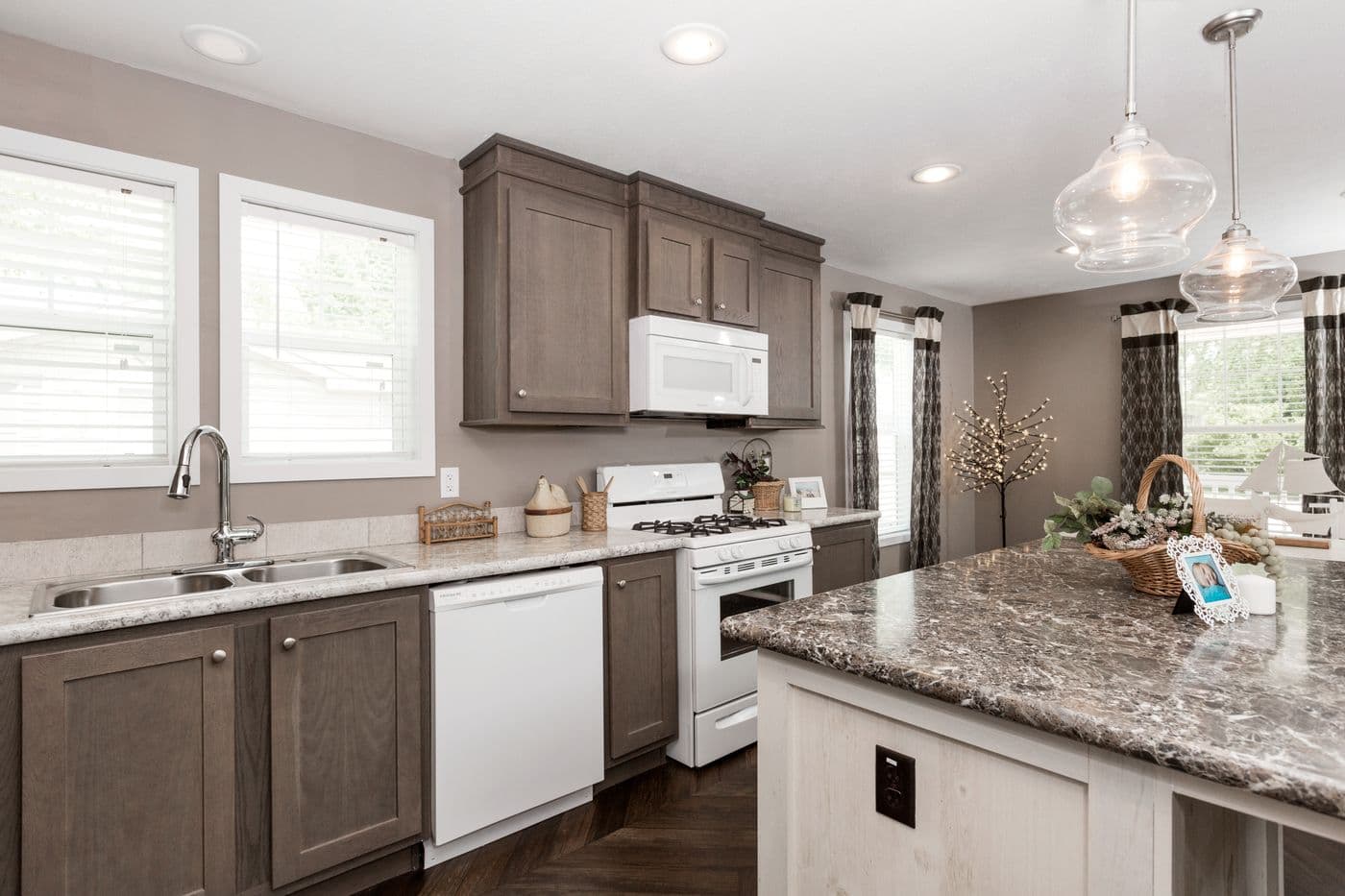 Center st kitchen home features