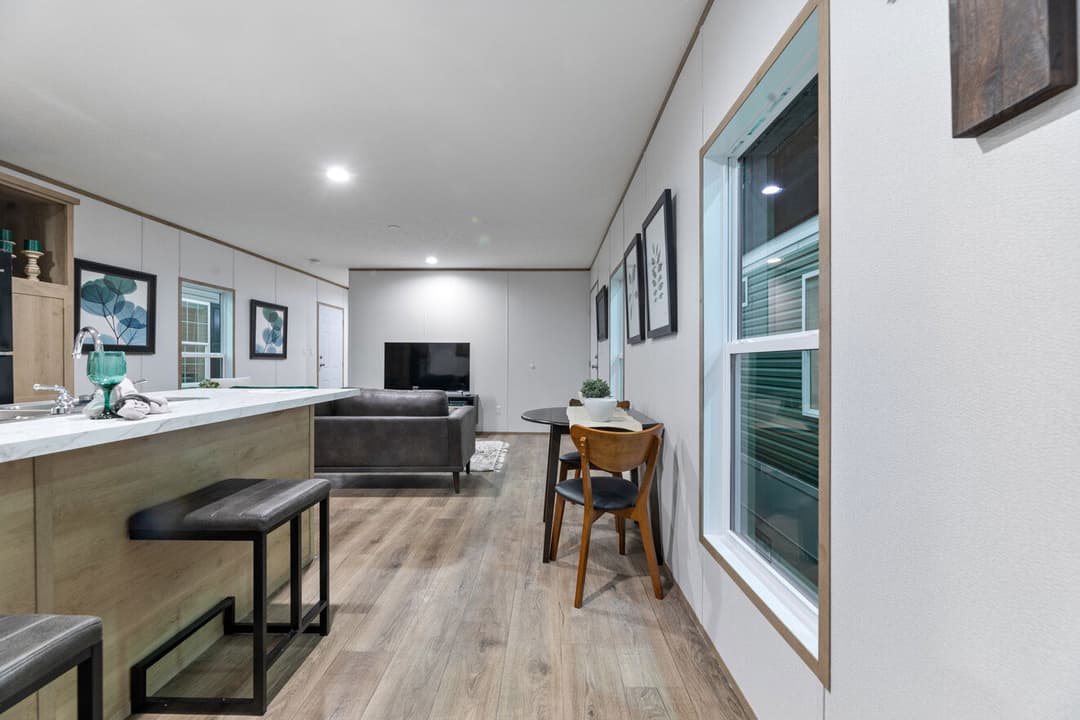 Augusta 16562a kitchen home features