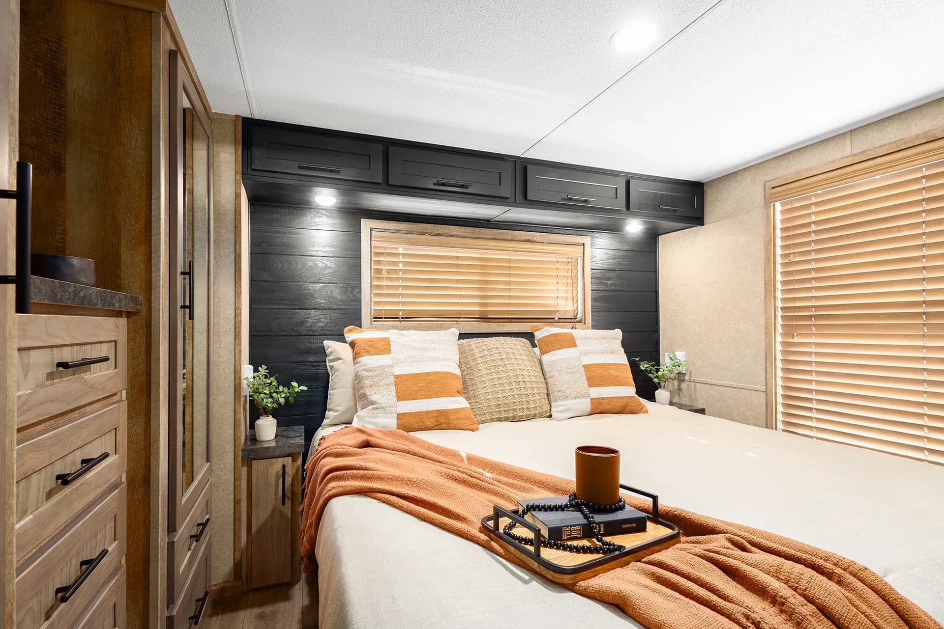 Island 4809b bedroom home features