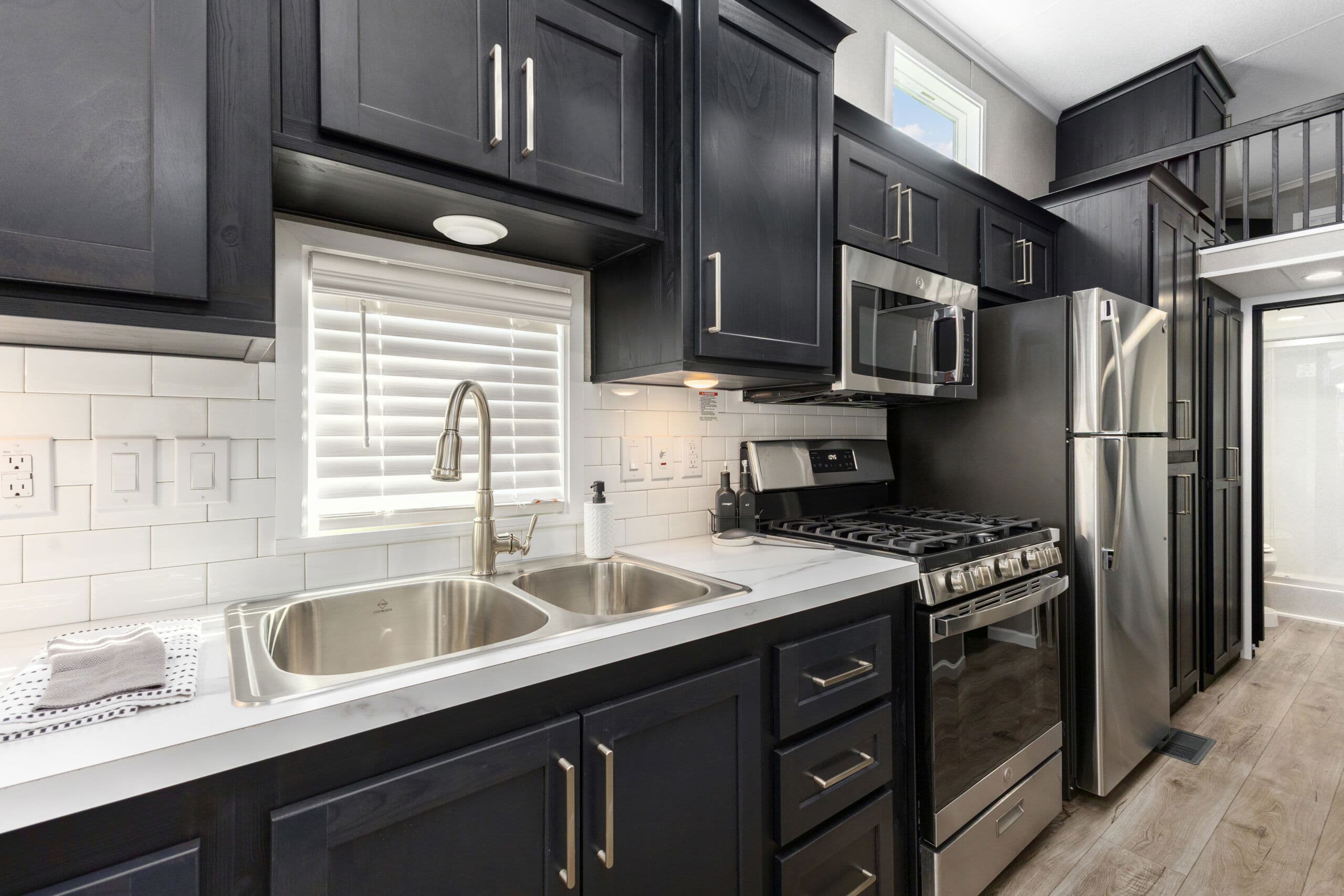 Island 6448p kitchen home features