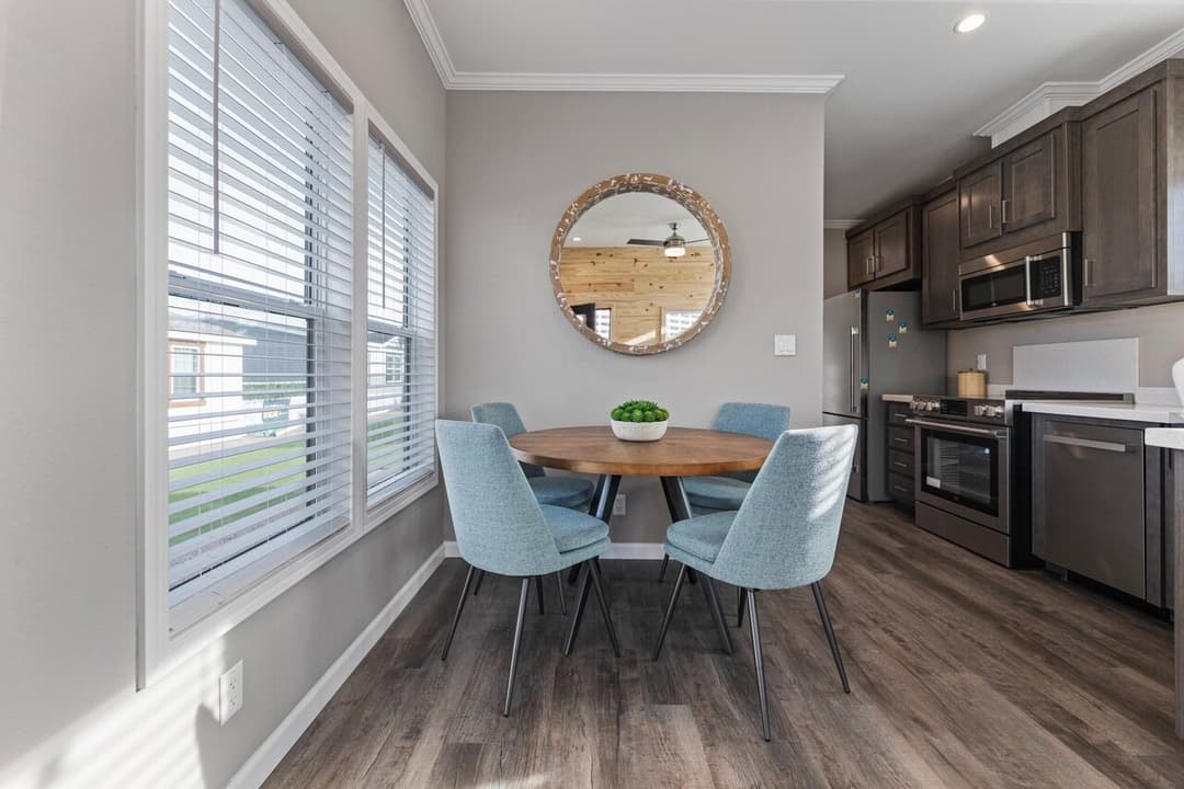 Wedge 13442s interior home features