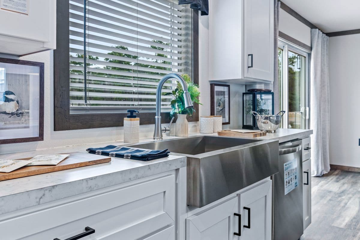 Everett kitchen home features